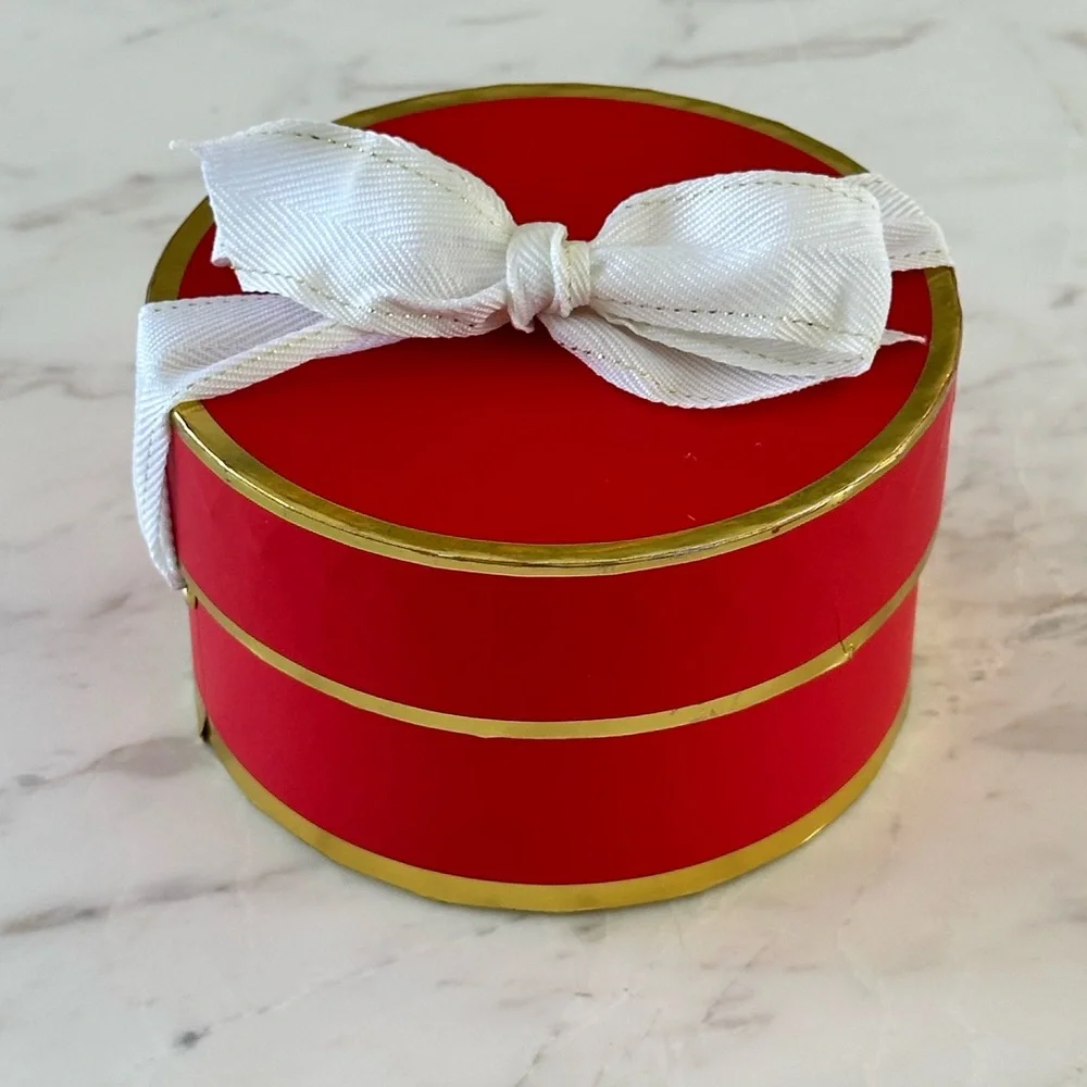 Sugar Paper Los Angeles Mini Round Red Gift Box